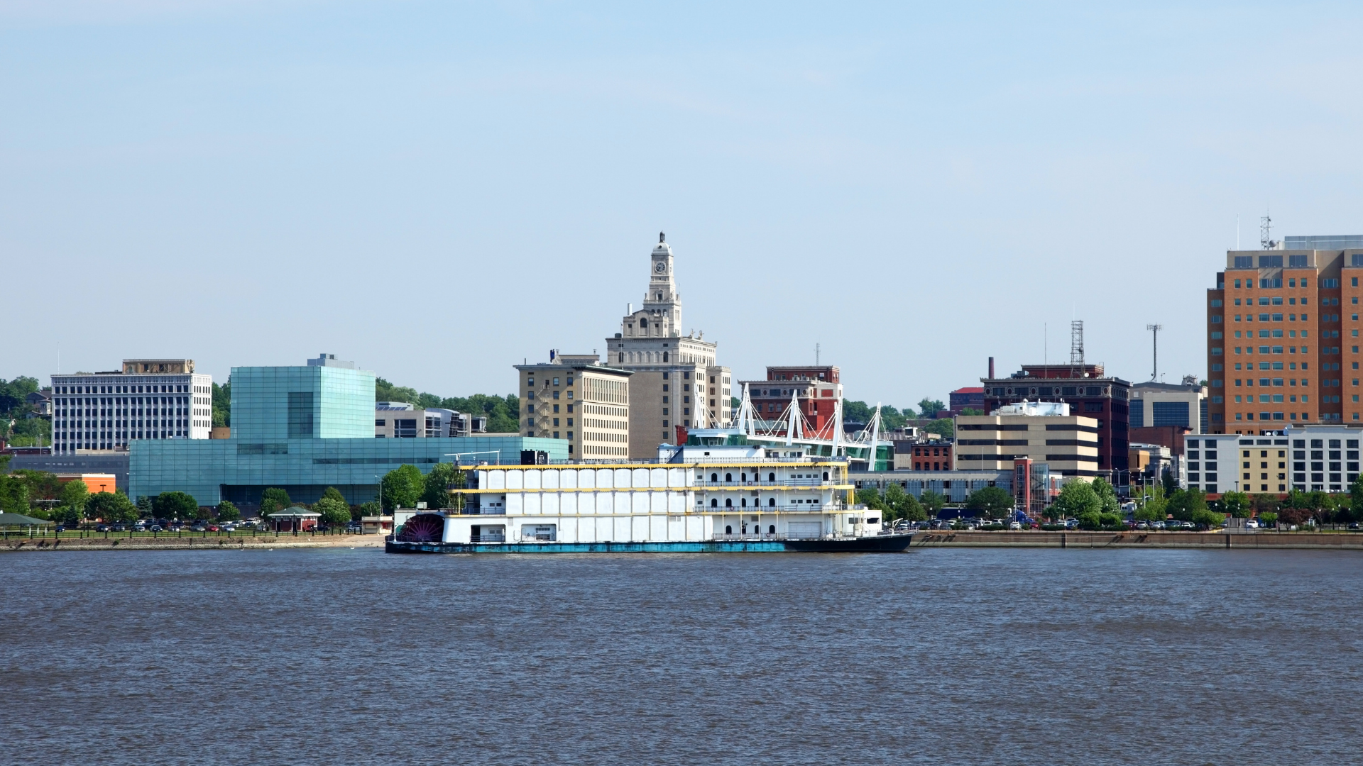 Dirty Windows in the Quad Cities: 7 Problems Solved by Window Washing